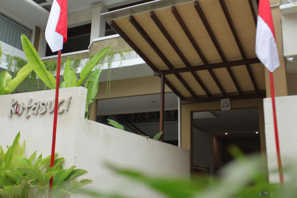 Kuta Suci Guesthouse Dış mekan fotoğraf